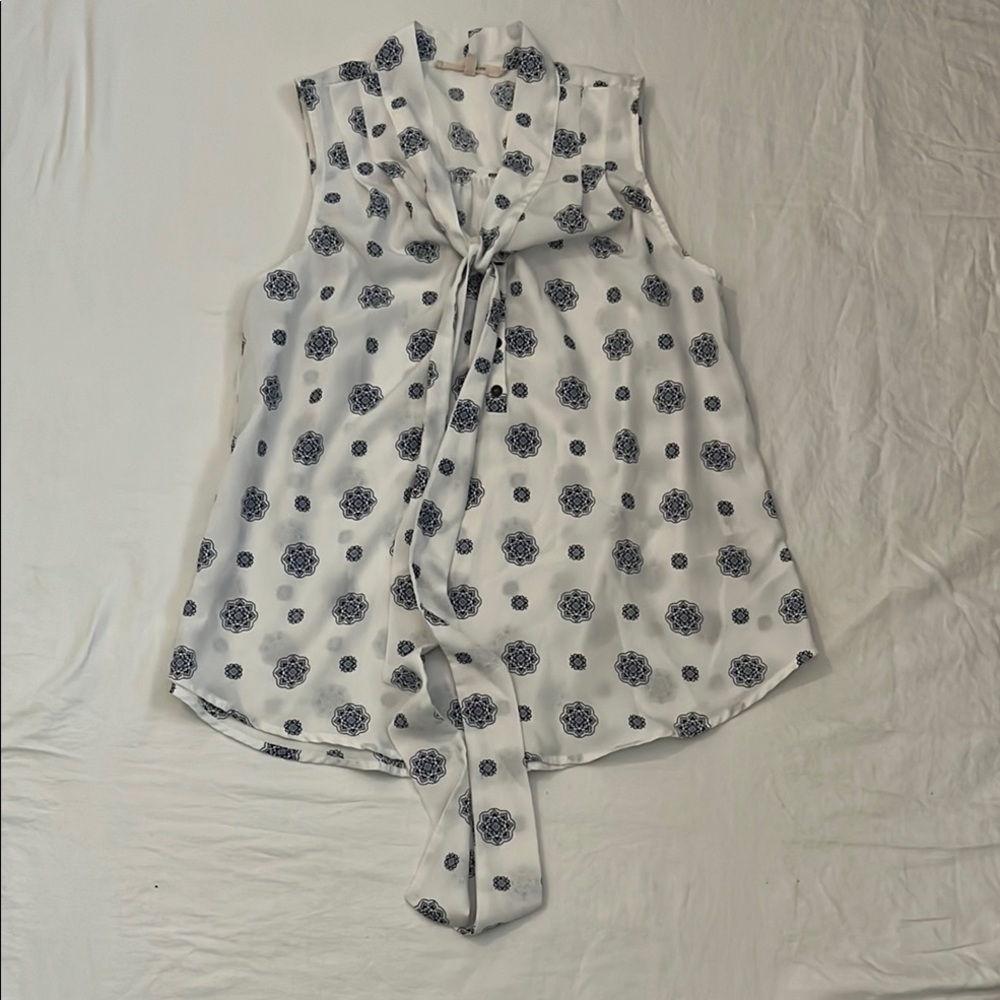 41 Hawthorn Ivory and Navy Polka Dot Blouse Sleeveless Front Tie Size Medium